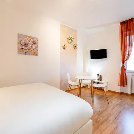 Insubria's Nest - Cozy * Milánó