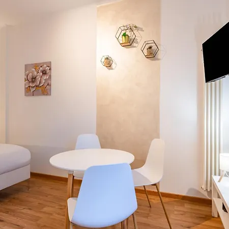 Insubria's Nest - Cozy 아파트