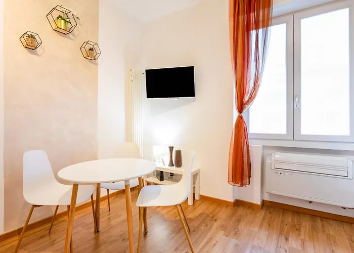 Insubria's Nest - Cozy * 밀라노